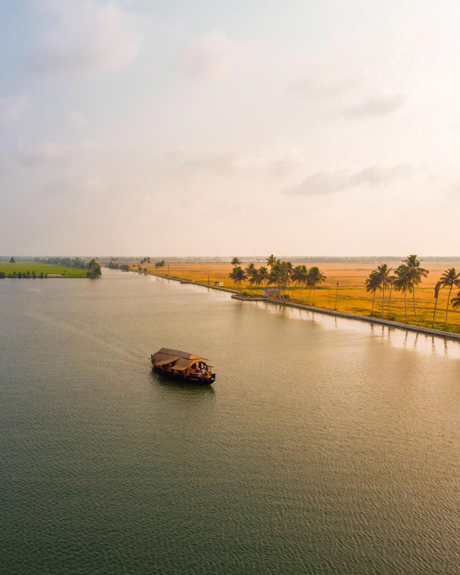 Hotel Spice Coast Cruises - Houseboat, A Cgh Earth Experience Alappuzha Esterno foto
