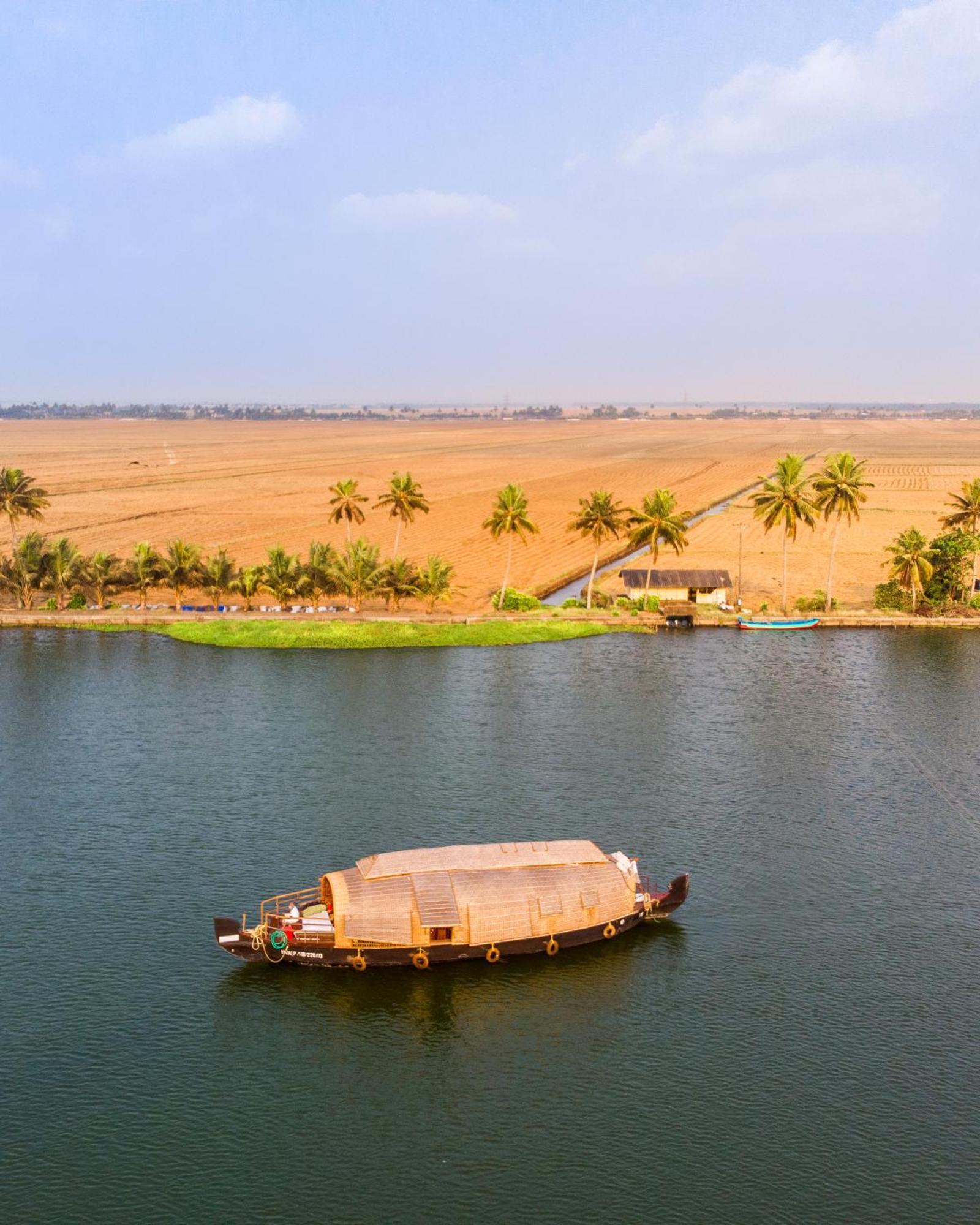 Hotel Spice Coast Cruises - Houseboat, A Cgh Earth Experience Alappuzha Esterno foto