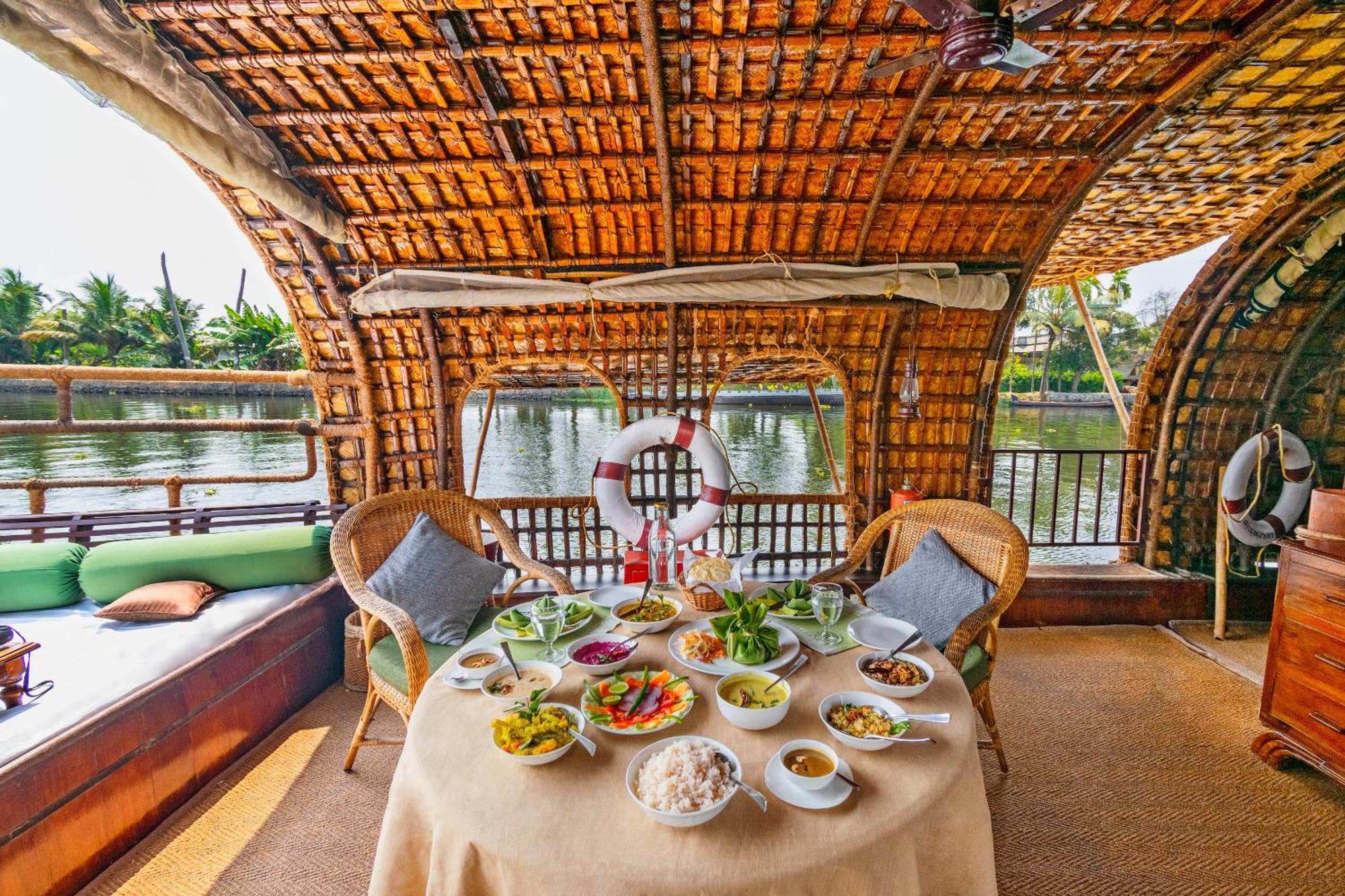 Hotel Spice Coast Cruises - Houseboat, A Cgh Earth Experience Alappuzha Esterno foto