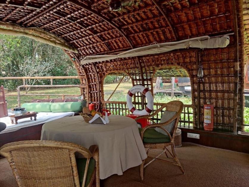 Hotel Spice Coast Cruises - Houseboat, A Cgh Earth Experience Alappuzha Esterno foto