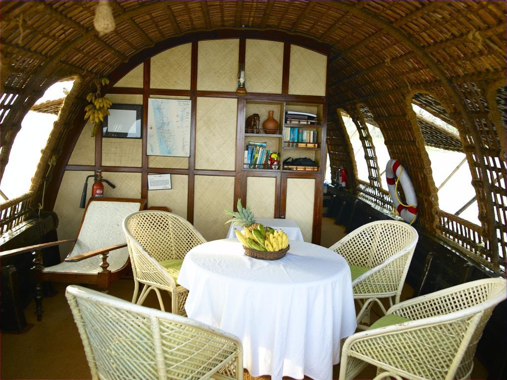 Hotel Spice Coast Cruises - Houseboat, A Cgh Earth Experience Alappuzha Esterno foto