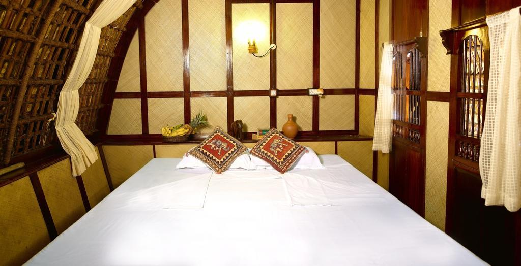 Hotel Spice Coast Cruises - Houseboat, A Cgh Earth Experience Alappuzha Esterno foto