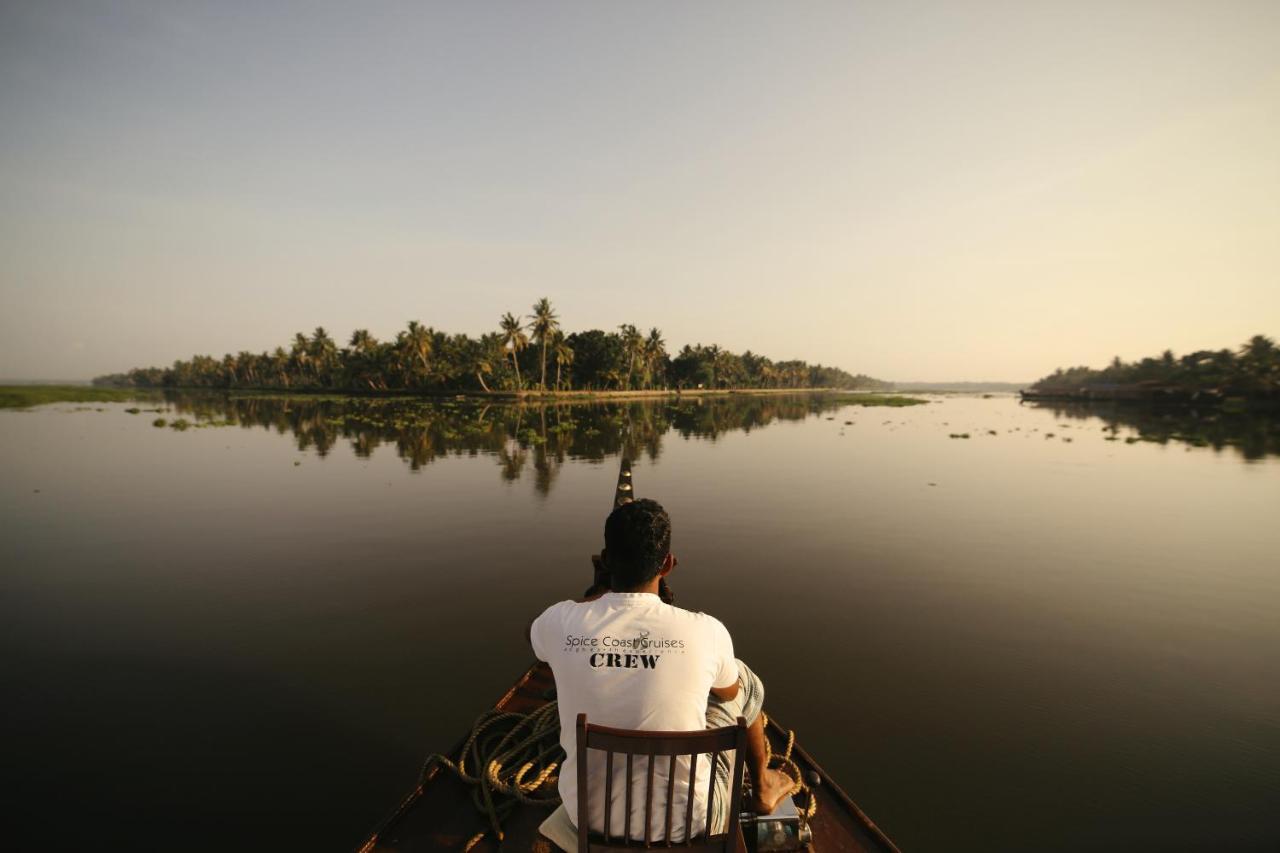 Hotel Spice Coast Cruises - Houseboat, A Cgh Earth Experience Alappuzha Esterno foto