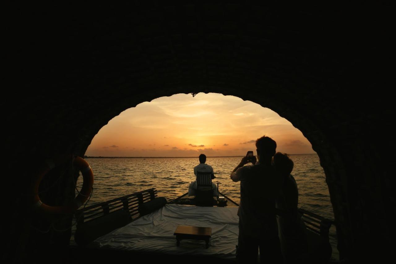 Hotel Spice Coast Cruises - Houseboat, A Cgh Earth Experience Alappuzha Esterno foto